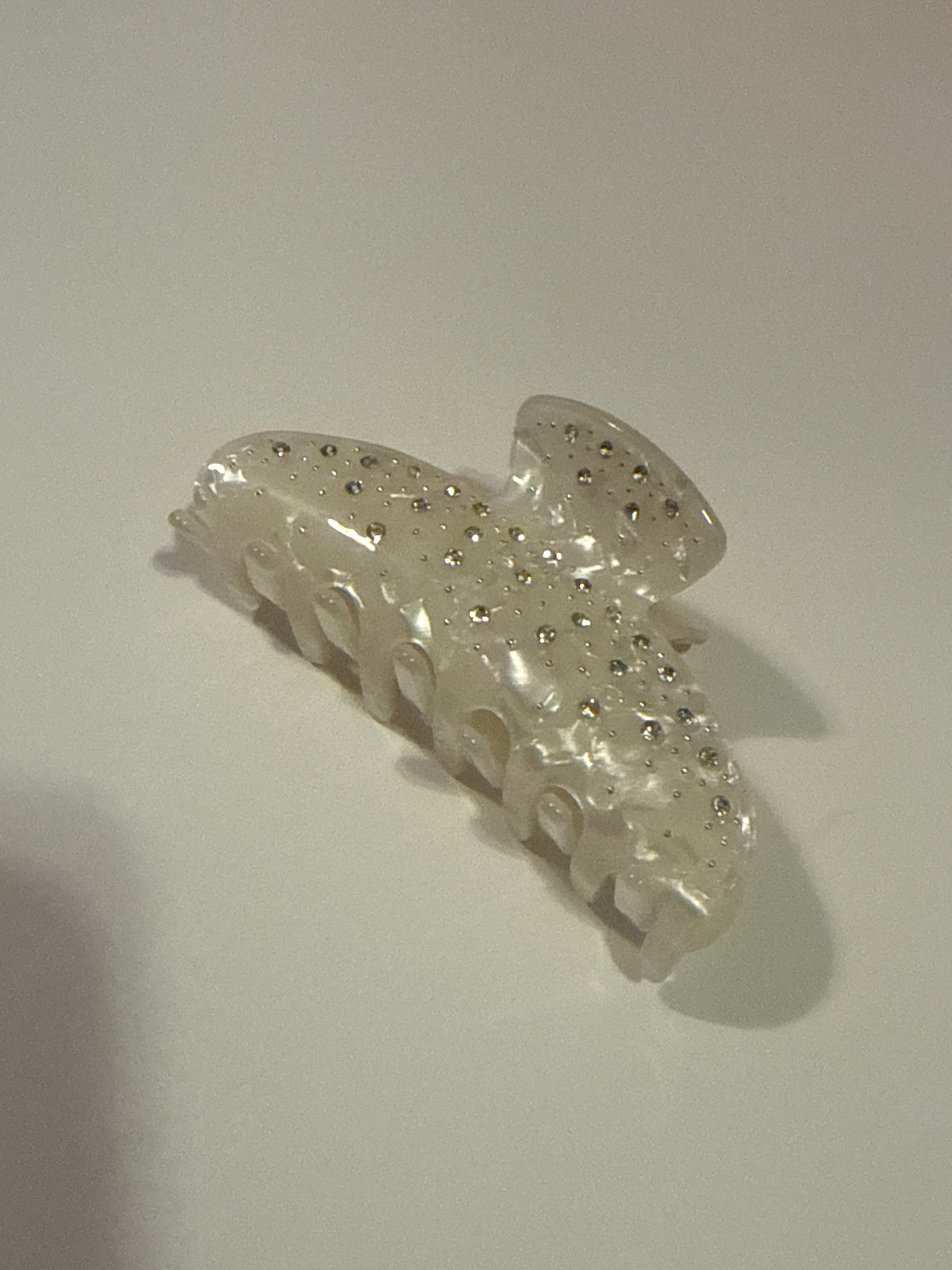 Pearlized clip with rhinestones