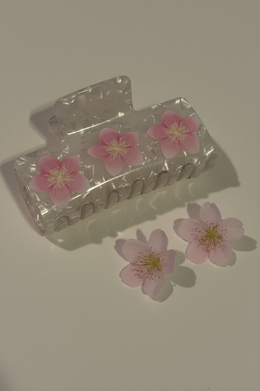 Pearlized clip with hibiscus flower