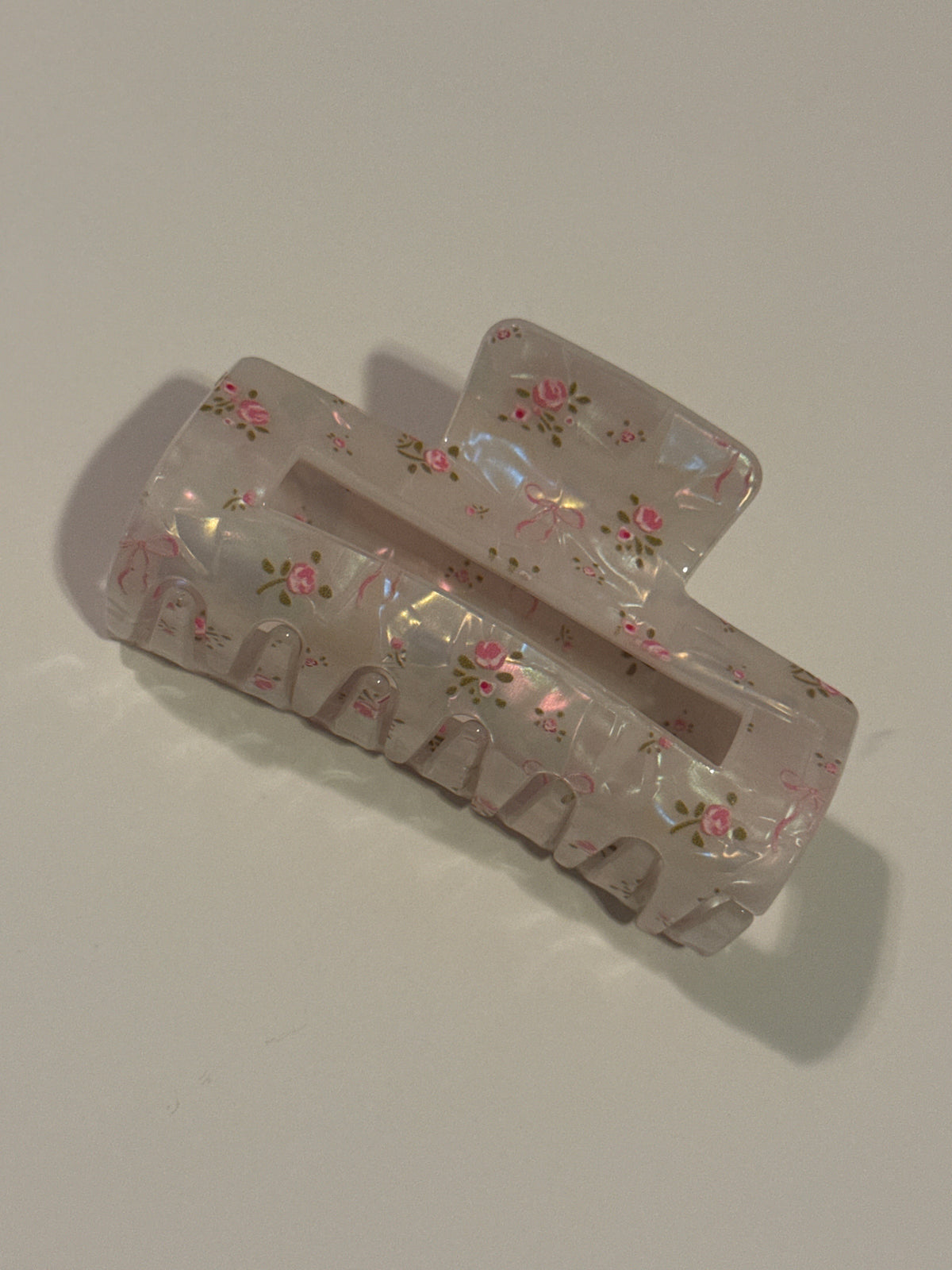 Pearlized clip with flowers
