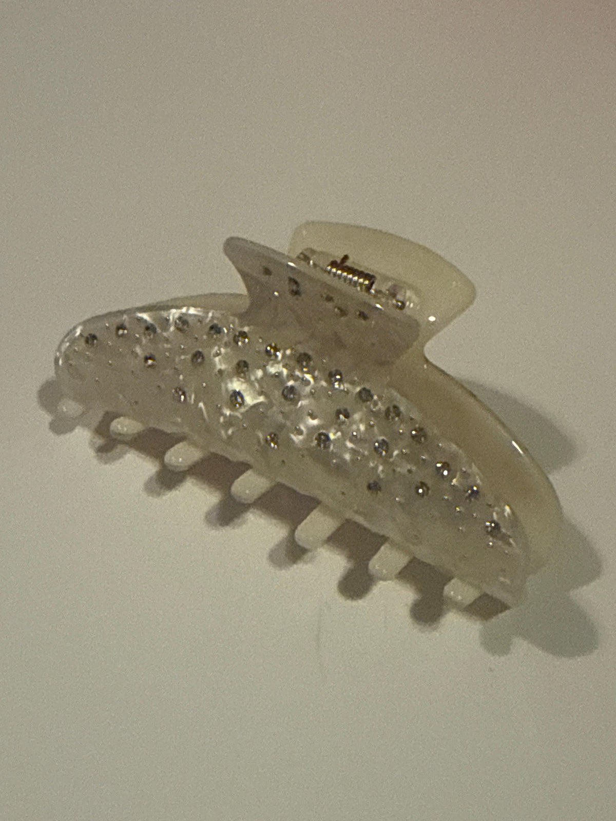 Pearlized clip with rhinestones