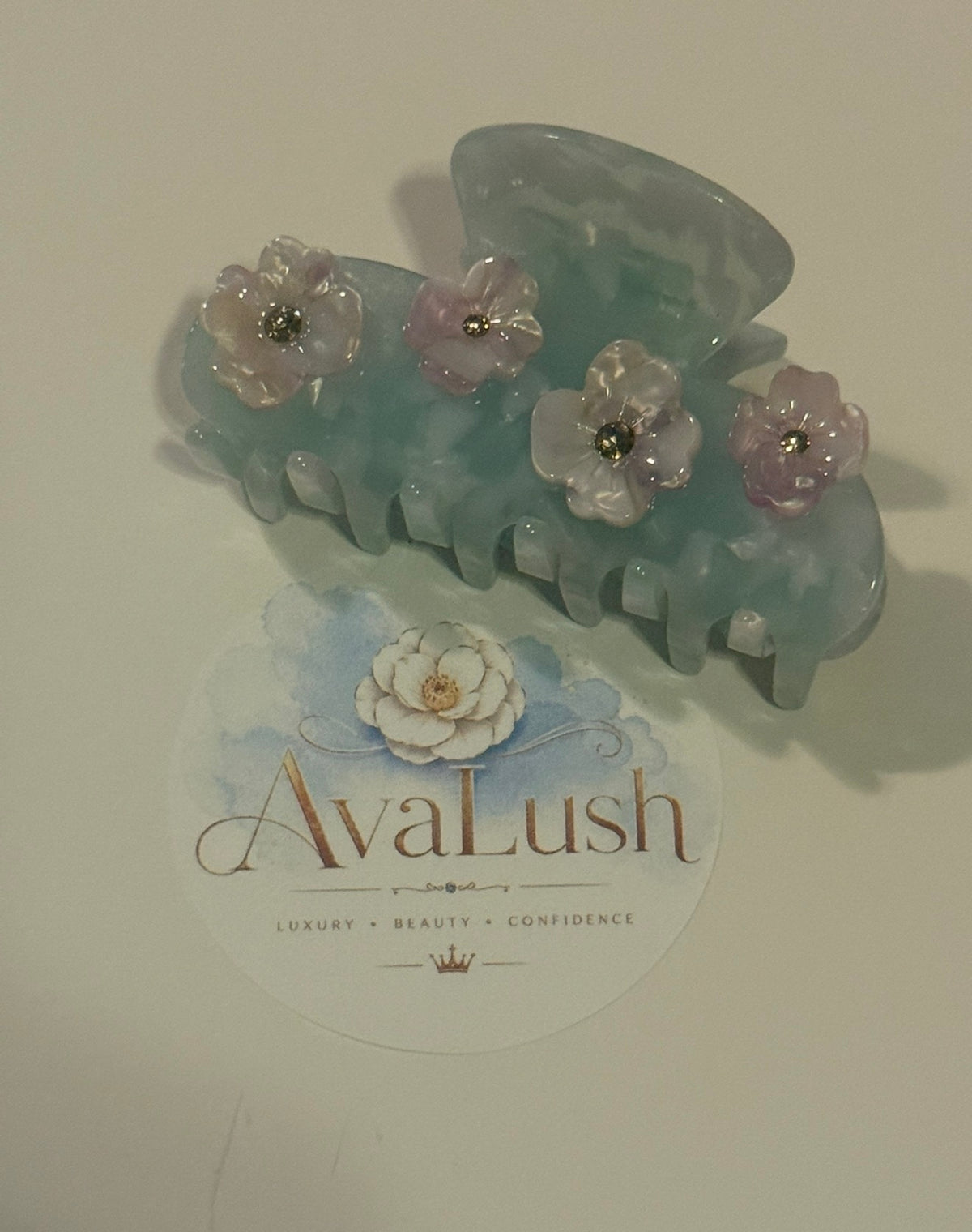 Pearlized clip with flowers