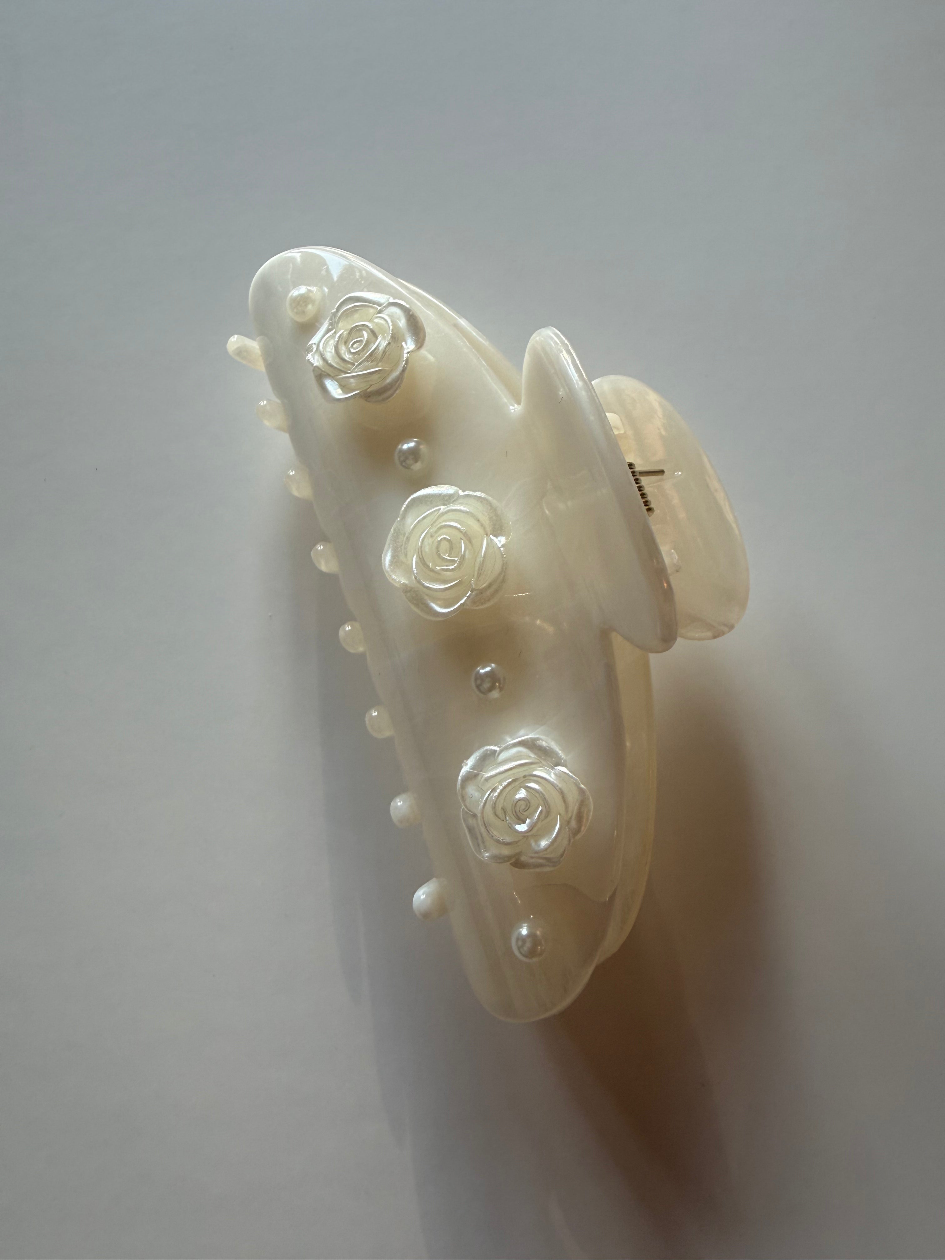 Pearl and camellia Big Clip
